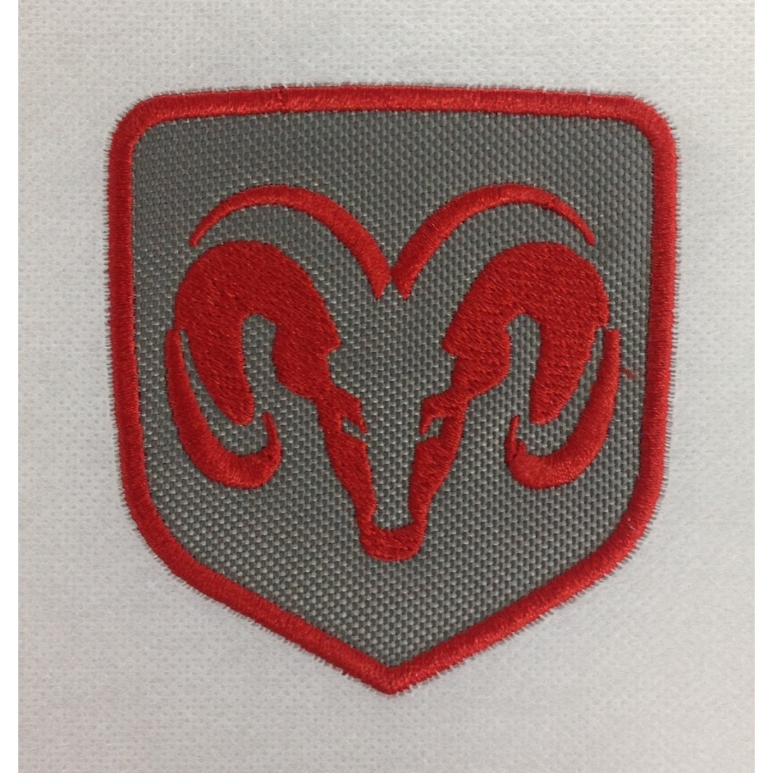 1430 Patch - badge emblema bordado para coser 82mmX76mm DODGE